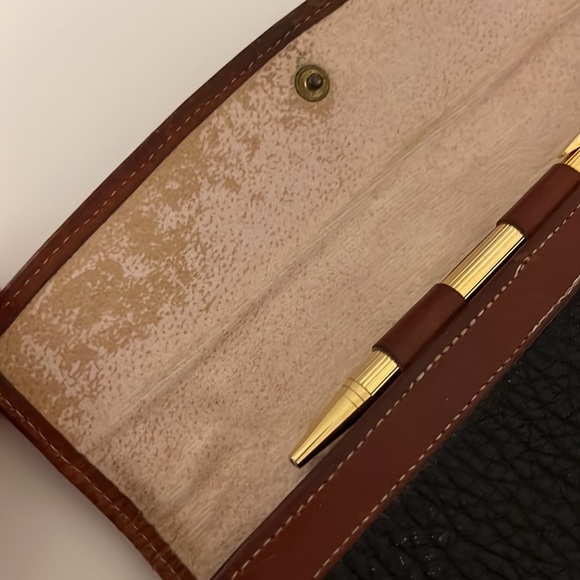 Vintage Dooney & Bourke wallet - Picture 5 of 7